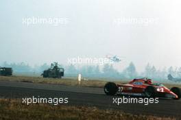 Istrana 1981 - Gilles Villeneuve Ferrari 126Ck battle F104 Starfighter