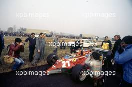 Istrana (I) 1981 Gilles Villeneuve (Cnd) Ferrari 126CK battle with F104 Starfighter
