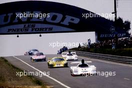 Jacky Ickx (BEL) Derek Bell (GBR) Porsche 936/81 CL S+2.0 Porsche System 1st position leads a group at start