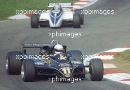 Elio de Angelis (ITA) Lotus 91 Ford Cosworth leads Nelson Piquet (BRA)