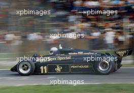 Elio de Angelis (ITA) Lotus 91 Ford Cosworth