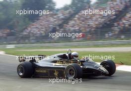 Elio de Angelis (ITA) Lotus 91 Ford Cosworth
