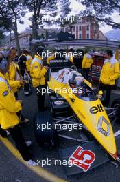 Alain Prost (FRA) Renault RE 40 3rd position In the pits