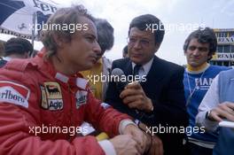 Rene Arnoux (FRA) Ferrari talks with Journalist Eugenio Zigliotto and Gastone Giarolo Fiamm