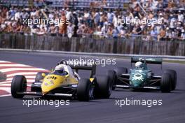 Alain Prost (FRA) Renault RE40 1st position leads Danny Sullivan (USA) Tyrrell 011 Ford Cosworth