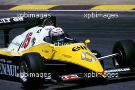 Alain Prost (FRA) Renault RE 40