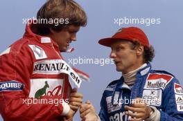 Eddie Cheever (USA) Renault talks with Niki Lauda (AUT) McLaren