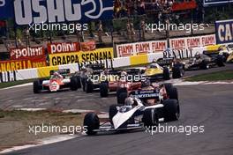 Nelson Piquet (BRA) Brabham BT52B Bmw 1st position leads a group at start