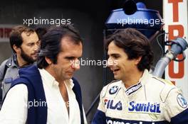 Nelson Piquet (BRA) Brabham talks with Emerson Fittipaldi