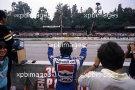 Alain Prost (FRA) Renault and italian public