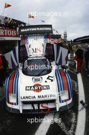 Piercarlo Ghinzani (ITA) Teo Fabi (ITA) Michele Alboreto (ITA) Lancia Lc2 GrC Martini Racing on the pits