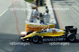 Alain Prost (FRA) Renault RE 40