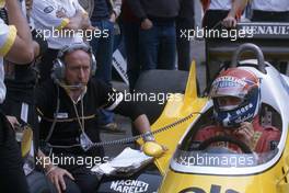 Eddie Cheever(USA) Renault RE 40 3rd position talks with Michel Tetu