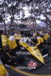 Alain Prost (FRA) Renault RE 40 3rd position in the pits
