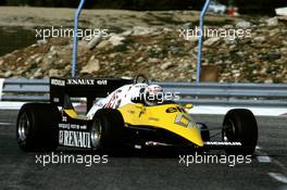 Alain Prost (FRA) Renault RE 40 1st position