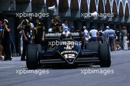 Nigel Mansell (GBR) Lotus 92 Renault in The Shark (Autosport Sorrento,RADICAL-SR III R.T. #75) pits