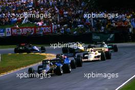 Nigel Mansell (GBR) Lotus 95T Renault lead a group