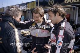 Gerard Ducarouge talks with Nigel Mansell (GBR) and Elio de Angelis (ITA) Lotus
