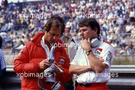 Ron Dennis talks with John Barnard McLaren Tag Porsche