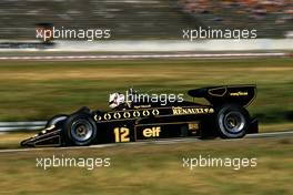 Nigel Mansell (GBR) Lotus 95T Renault