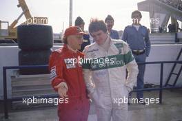 Niki Lauda (AUT) McLaren talks with Eddie Cheever (USA) Alfa Romeo