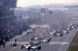 Nelson Piquet (BRA) Brabham BT 53 Bmw leads the group at start