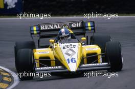 Derek Warwick (GBR) Renault RE50 2nd position