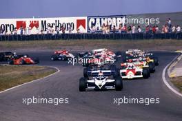 Nelson Piquet (BRA) Brabham BT53 Bmw leads the group at start