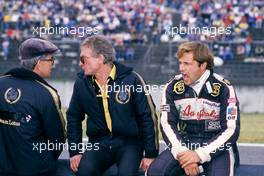 Elio de Angelis (ITA) Lotus talks with Gerard Ducarouge and Peter War