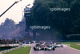 Nelson Piquet (BRA) Brabham BT 53 Bmw lead the group at start