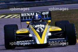 Derek Warwick (GBR) Renault RE60B