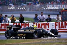 Ayrton Senna da Silva (BRA) Lotus 97T Renault at variante bassa