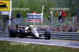 Ayrton Senna da Silva (BRA) Lotus 97T Renault at variante alta