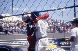 First aid for Nigel Mansell (GBR) Williams FW10 Honda after the crash