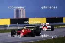 Michele Alboreto (ITA) Ferrari 156/85 2nd position leads Alain Prost (FRA) McLaren MP4/2B Tag Porsche 1st position