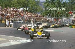 1985 Australian Grand Prix. Adelaide, Australia. 1-3 November 1985  Nigel Mansell (Williams FW10 Honda) leads Ayrton Senna (Lotus 97T Renault), Keke Rosberg (Williams FW10 Honda) and Michele Alboreto (Ferrari 156/85) at the start. Photo4