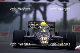 Ayrton Senna da Silva (BRA) Lotus 98T Renault at variante alta