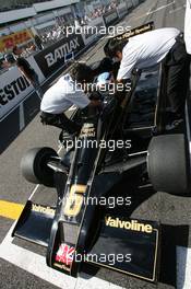 Sunday, Bruno Senna (BRA), Hispania Racing F1 Team HRT drives the 1986 Lotus Renault Turbo of Ayrton Senna