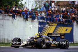 Ayrton Senna da Silva (BRA) Lotus 98T Renault at Variante Alta