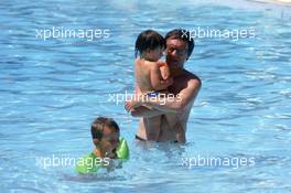 Bernie Ecclestone (GBR) Brabham on the pool with the daughters during a moment of relax
