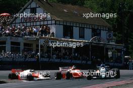 Gerhard Berger (AUT) Benetton B186 Bmw leads a group