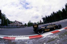 Johnny Dumfries (GBR) Lotus 98T Renault