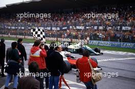 Alain Prost (FRA) McLaren MP4/2C Tag Porsche 1st position takes chequered flag without fuel