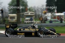 Johnny Dumfries (GBR) Lotus 98T Renault