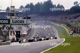 Nelson Piquet (BRA) Williams FW11 Honda 2nd position battles with Ayrton Senna da Silva (BRA) Lotus 98T Renault at start