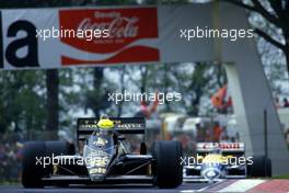 Ayrton Senna da Silva (BRA) Lotus 98T Renault at variante alta lead Nelson Piquet (BRA) Williams FW11 Honda 2nd position