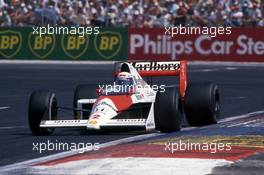 Alain Prost (FRA) McLaren MP4/5 Honda 1st position