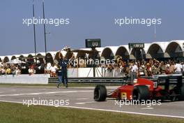 Nigel Mansell (GBR) Ferrari 640 1st position takes chequered flag