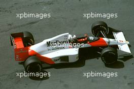 Alain Prost (FRA) McLaren MP4/5 Honda 2nd position