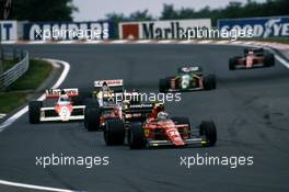 Gerhard Berger (AUT) Ferrari 640 leads a group